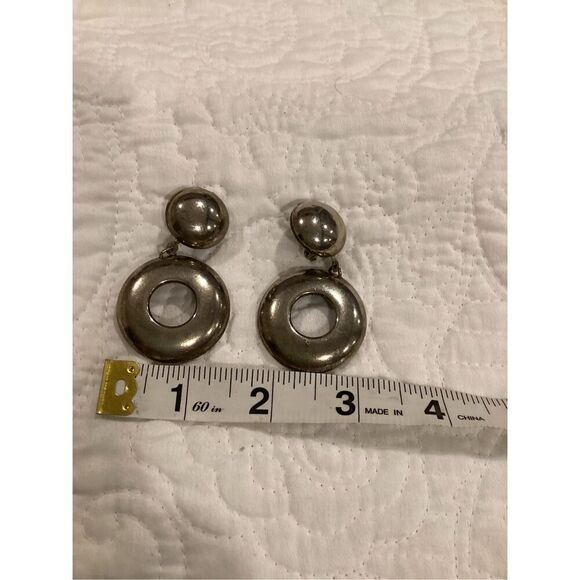 Vintage Silver Tone Circle Dangle Clip On Earrings - Picture 4 of 6
